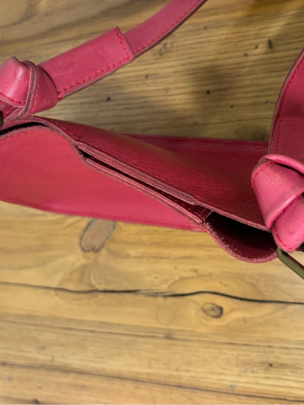 MADEWELL || Sydney Small Leather Hobo Bag in Rosy Hibiscus Pink. Knotted handle.